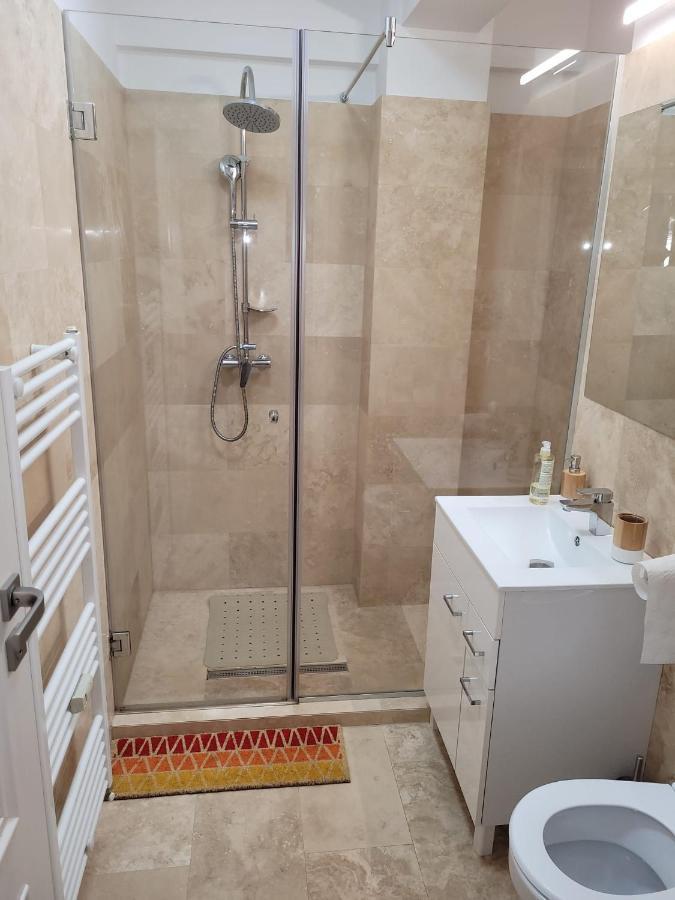 Lovely Apartment Near City Center Cluj-Napoca Exterior photo