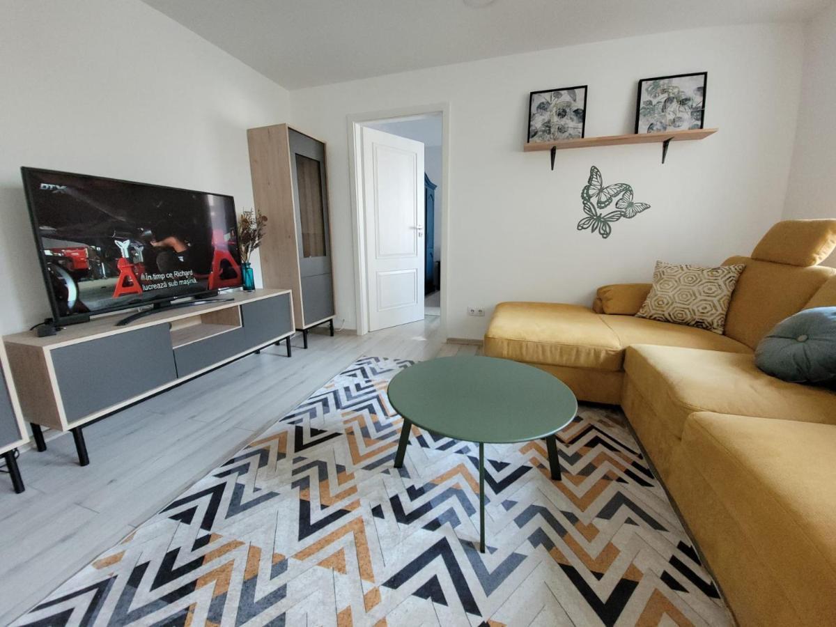 Lovely Apartment Near City Center Cluj-Napoca Exterior photo