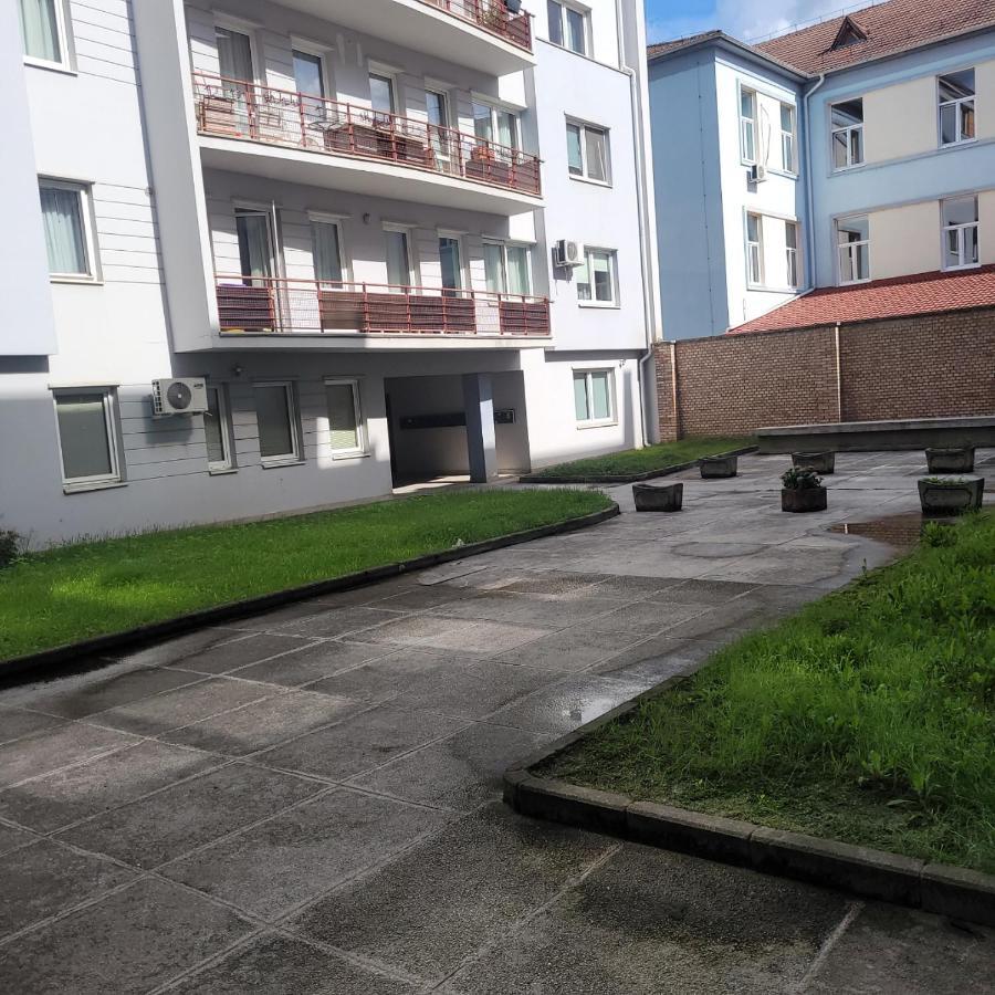 Lovely Apartment Near City Center Cluj-Napoca Exterior photo
