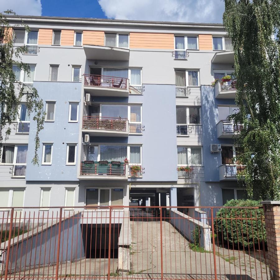Lovely Apartment Near City Center Cluj-Napoca Exterior photo